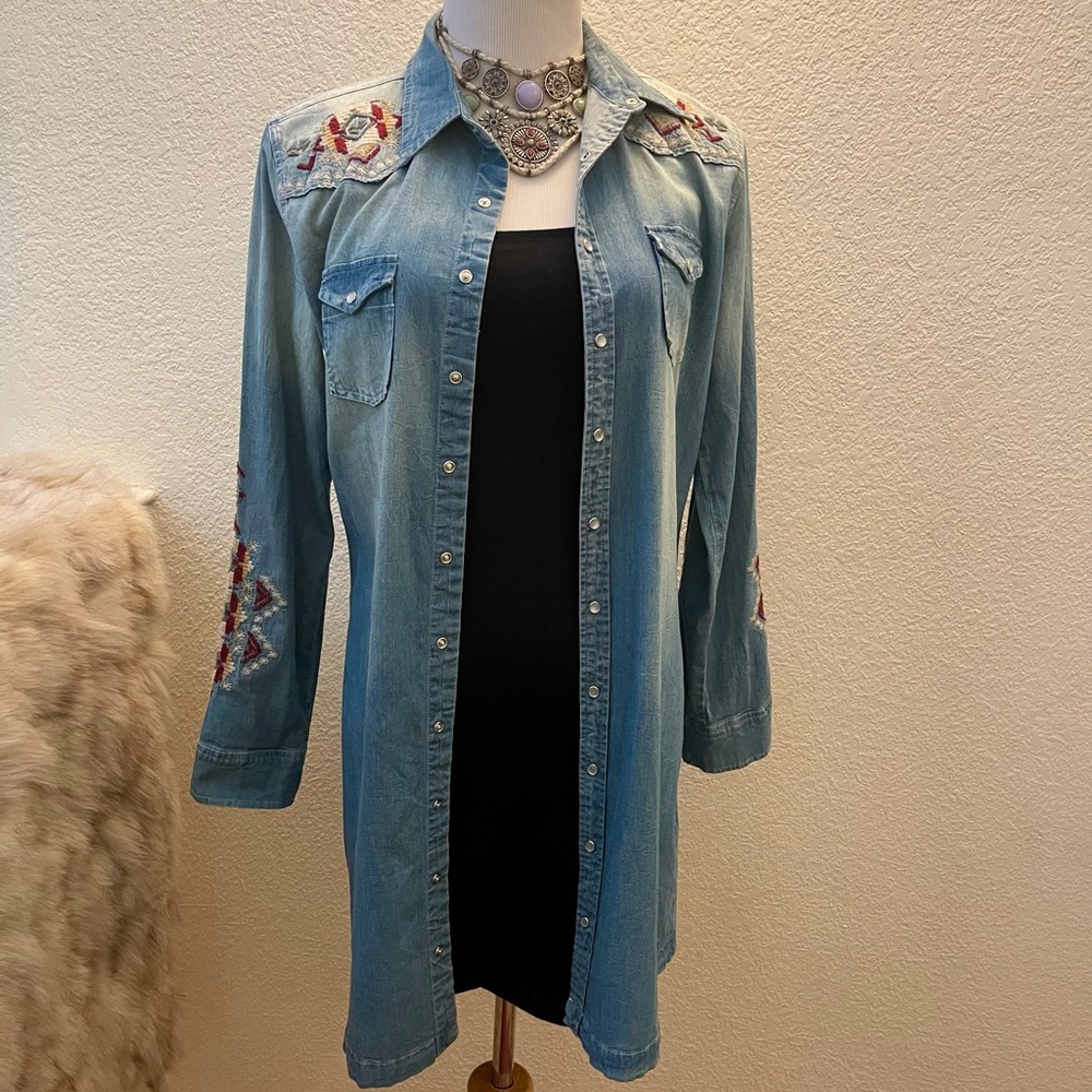 Johnny Was Denim Blue Embroidered Shirtdress with Pearl Snap Closure - Sz S - Picture 8 of 9